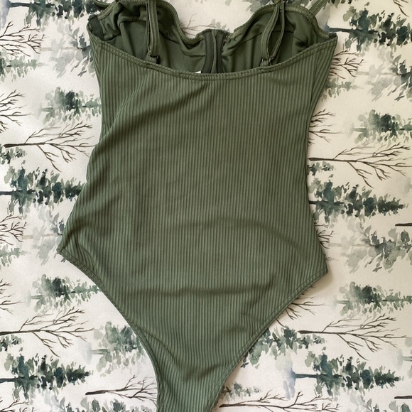 Ribbed underwire Cup Shape Swimsuit OnePiece size S - Picture 6 of 7